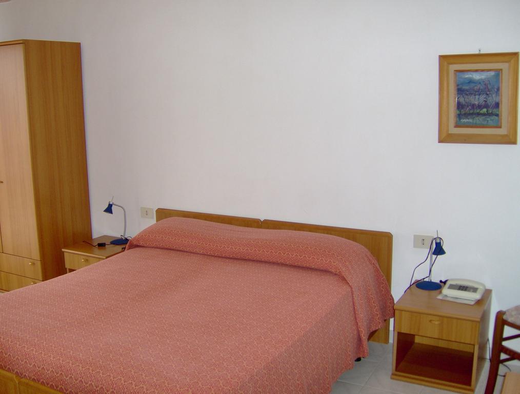 Hotel Svizzero Sangineto Camera foto