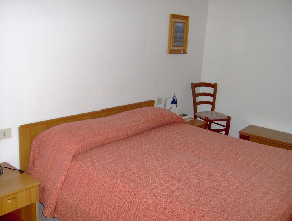 Hotel Svizzero Sangineto Camera foto